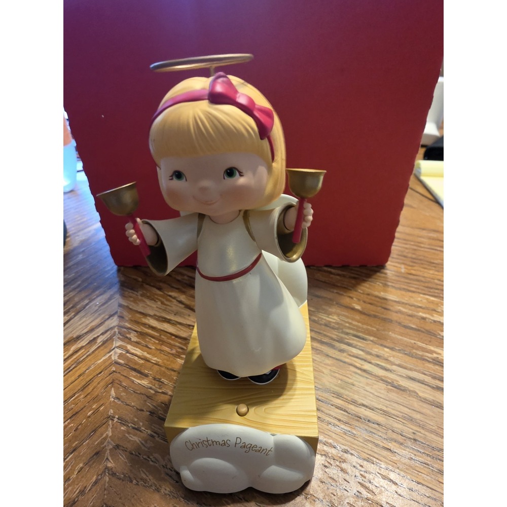 Hallmark Christmas Pageant Children's Angel Choir Wireless HOPE with Bells WORKS